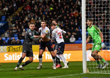 Plymouth Argyle defans oyuncusu Macaulay Gillesphey (3), 7 Ocak 202 'de Bolton Stadyumu' nda oynanan Sky Bet 1 karşılaşmasında Bolton Wanderers - Plymouth Argyle maçında mal sahibi olma mücadelesi verdi.