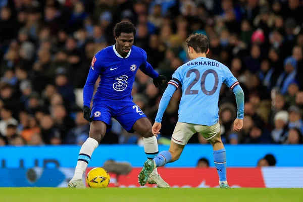 Datra Fofana, Manchester City ile Manchester City 'nin 8 Ocak 202' de Etihad Stadyumu 'nda oynanan FA Cup üçüncü tur karşılaşmasında Manchester City' nin 20 numaralı Bernardo Silva ile karşılaşır.