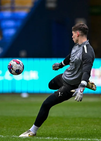 Plymouth Argyle kalecisi Michael Cooper (1), 7 Ocak 202 'de Bolton Stadyumu' nda oynanan Sky Bet 1 karşılaşmasında Bolton Wanderers - Plymouth Argyle maçında ısındı.