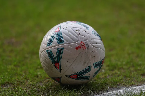 Maç topu, Birleşik Krallık 'ın Hull şehrindeki MKM Stadyumu' nda oynanan 3. Raundda oynanan Emirates FA Cup 3. Raundda oynanacak karşılaşma öncesi ısınma sırasında izlendi.