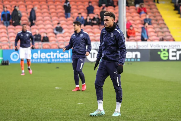 Blackpool 'dan Morgan Rogers # 25. Maç öncesi ısınma oturumunda Emirates FA Cup üçüncü tur karşılaşmasında Blackpool Nottingham Forest' a karşı Bloomfield Road, Blackpool, İngiltere, 7 Ocak 202