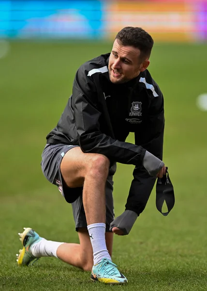 Plymouth Argyle defans oyuncusu Macaulay Gillesphey (3), 7 Ocak 202 'de Bolton Stadyumu' nda oynanan Sky Bet 1 karşılaşmasında Bolton Wanderers ve Plymouth Argyle maçında ısındı.