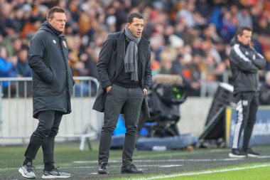Hull City 'nin Liam Rosenior teknik direktörü, 7 Ocak 202 tarihinde Hull City' nin MKM Stadyumu 'nda Hull City' ye karşı oynanan Emirates FA Cup Üçüncü Raund karşılaşmasını izliyor.