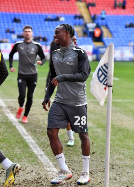 Plymouth Argyle orta saha oyuncusu Jay Matete (28), 7 Ocak 202 'de Bolton Stadyumu' nda oynanan Sky Bet 1 karşılaşmasında Bolton Wanderers - Plymouth Argyle maçında ısındı.