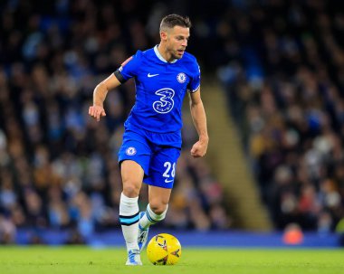 Chelsea 'li Cesar Azpilicueta 8 Ocak 202 tarihinde Etihad Stadyumu' nda oynanan FA Cup Üçüncü Raund karşılaşmasında topu kontrol ediyor.