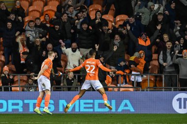 Blackpool 'dan CJ Hamilton # 22, 7 Ocak 202' de Bloomfield Road, Blackpool, İngiltere 'de oynanan Blackpool-Nottingham Forest maçında 3. tur şampiyonluk maçına katılma hedefini kutluyor.