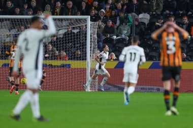 Fulham 'dan Harry Wilson, 7 Ocak 202' de MKM Stadyumu 'nda oynanan ve Hull City' nin Fulham 'a karşı oynadığı üçüncü tur karşılaşmasında 0-2' lik galibiyet golünü kutluyor.