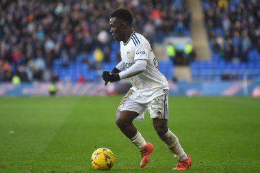 Leeds United 'ın 29 numaralı oyuncusu Wilfried Gnonto, 8 Ocak 202' de Cardiff City, Cardiff City Stadyumu 'nda oynanan üçüncü tur karşılaşmasında topla koşuyor.