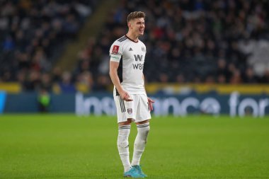 Fulham 'dan 10 numaralı Tom Cairney, 7 Ocak 202' de MKM Stadyumu 'nda oynanan Emirates FA Cup üçüncü tur karşılaşmasında takım arkadaşlarına talimat verir.