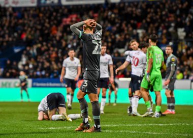 Plymouth Argyle forvet Ben Waine (23), 7 Ocak 202 'de Bolton Stadyumu, Bolton Üniversitesi' nde oynanan Gökyüzü İddia Ligi 1 maçında gol çizgisinde Bolton Wanderers - Plymouth Argyle maçında top temizlendikten sonra üzgün görünüyor.
