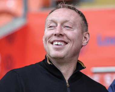 Nottingham Forest teknik direktörü Steve Cooper, Bloomfield Road 'a, Birleşik Krallık' ın Blackpool şehrinde oynanan Blackpool-Nottingham Forest maçında geldi.