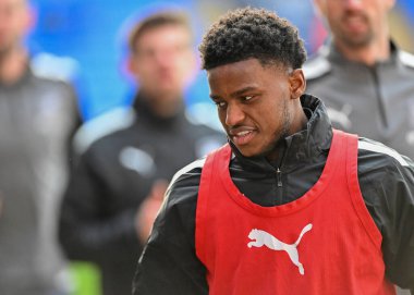 Plymouth Argyle tam geri Bali Mumba (17), 7 Ocak 202 'de Bolton Stadyumu' nda oynanan Sky Bet 1 karşılaşmasında Bolton Wanderers - Plymouth Argyle maçında ısındı.