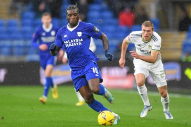 Cardiff City 'den Sheyi Ojo 8 Ocak 202' de Cardiff City Stadyumu 'nda oynanan Cardiff City - Leeds United maçında topla koşuyor.