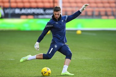 Blackpool 'dan Stuart Moore # 13. Maç öncesi ısınma turunda Blackpool - Nottingham Forest maçında Blackpool, Blackpool, İngiltere, 7 Ocak 202