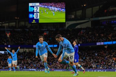 Manchester City 'den Phil Foden golünü kutluyor ve 8 Ocak 202 tarihinde Etihad Stadyumu' nda Manchester City Chelsea 'ye karşı oynanan üçüncü turda 3-0 berabere kaldı.