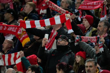 Liverpool, Liverhampton Wanderers 'a karşı 7 Ocak 202' de oynanan Liverpool FA Cup üçüncü tur karşılaşmasında takımı selamladı.