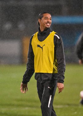 Plymouth Argyle defansı Nigel Lonwijk (21) Papa John 's Trophy karşılaşmasında ısınma turu Bristol Rovers' a karşı Plymouth Argyle, Memorial Stadyumu, Bristol, İngiltere, 10 Ocak 202