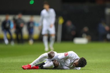 Arsenal 'den 7 numaralı Bukayo Saka, 9 Ocak 202' de Oxford United 'ın Kassam Stadyumu' nda oynanan üçüncü tur müsabakasında bileğini tutarak yere yığıldı.