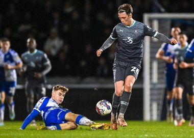 Plymouth Argyle orta saha oyuncusu Callum Wright (26), Bristol Rovers orta saha oyuncusu Glenn Whelan (25), Papa John 's Trophy karşılaşmasında Bristol Rovers' ın Bristol, İngiltere 'deki Memorial Stadyumu' nda Plymouth Argyle 'a karşı oynadığı maçta faul yaptı.