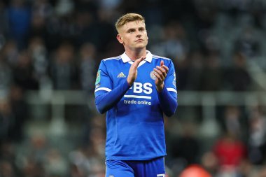 Leicester City 'den Harvey Barnes Carabao Kupası çeyrek final maçının sonunda taraftarları alkışlıyor. Newcastle United, Leicester City' e karşı. St. James 's Park, Newcastle, İngiltere, 10 Ocak 202