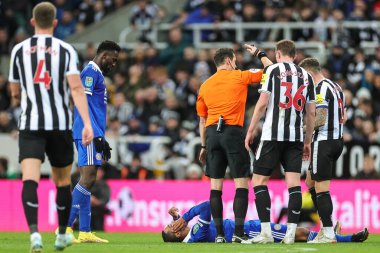 Leicester City 'den Youri TiEleans # 8, Carabao Kupası çeyrek final maçı sırasında St.James' s Park, Newcastle, İngiltere 'de oynanan Newcastle United - Leicester City maçında kafasına aldığı darbeyle yaralandı.