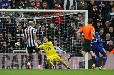 Leicester City 'den Danny Ward # 1, Leicester City' den Wilfred Ndidi # 25 Leicester City 'den, Newcastle United ile Leicester City arasındaki 10 Ocak 202' de oynanan final maçı sırasında kurtarıyor.