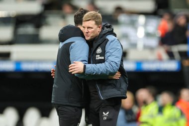 Newcastle United takımının teknik direktörü Eddie Howe, Carabao Kupası çeyrek final maçının sonunda takımının kazanmasını kutluyor. Newcastle United, Leicester City 'ye karşı, St. James' s Park, Newcastle, İngiltere, 10 Ocak 202