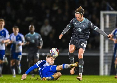 Plymouth Argyle orta saha oyuncusu Callum Wright (26), Bristol Rovers orta saha oyuncusu Glenn Whelan (25), Papa John 's Trophy karşılaşmasında Bristol Rovers' ın Bristol, İngiltere 'deki Memorial Stadyumu' nda Plymouth Argyle 'a karşı oynadığı maçta faul yaptı.