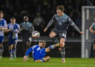 Plymouth Argyle orta saha oyuncusu Callum Wright (26), Bristol Rovers orta saha oyuncusu Glenn Whelan (25), Papa John 's Trophy karşılaşmasında Bristol Rovers' ın Bristol, İngiltere 'deki Memorial Stadyumu' nda Plymouth Argyle 'a karşı oynadığı maçta faul yaptı.