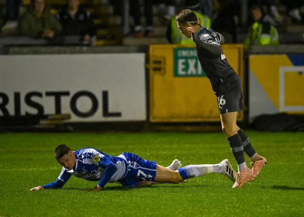 Plymouth Argyle orta saha oyuncusu Callum Wright (26), 10 Ocak 202 'de İngiltere' nin Bristol Stadyumu 'nda Bristol Rovers - Plymouth Argyle maçında faul yaptı.