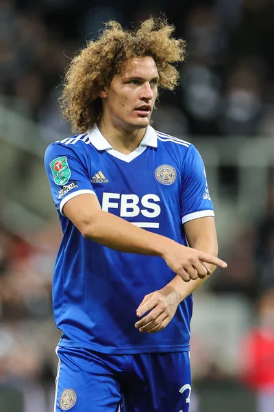 Leicester City 'nin Wout Faes # 3' ü Carabao Kupası çeyrek final maçında takımına talimat veriyor. Newcastle United, Leicester City 'ye karşı, St. James' s Park, Newcastle, İngiltere, 10 Ocak 202