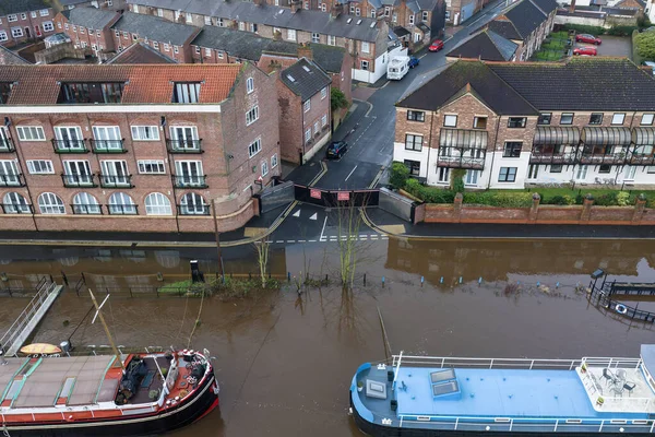 Road Flood Defences Put Place Heavy Rain Causes River Ouse — Stockfoto