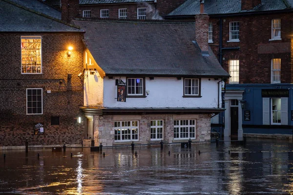 Kings Arms Flooded Heavy Rain Causes River Ouse York Burst — Stockfoto