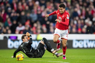 Brennan Johnson #20 of Nottingham Forest rounds Danny Ward #1 of Leicester City en route to goal during the Premier League match Nottingham Forest vs Leicester City at City Ground, Nottingham, United Kingdom, 14th January 202