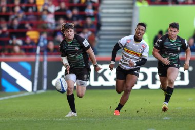 Benhard van Rensburg of London Irish chases his own kick during the European Champions Cup match London Irish vs Stormers at the Gtech Community Stadium, Brentford, United Kingdom, 15th January 202
