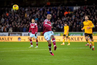 Angelo Ogbonna #21 of West Ham United has a shot during the Premier League match Wolverhampton Wanderers vs West Ham United at Molineux, Wolverhampton, United Kingdom, 14th January 202