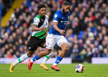Plymouth Argyle forward Niall Ennis  (11) defending  during the Sky Bet League 1 match Ipswich Town vs Plymouth Argyle at Portman Road, Ipswich, United Kingdom, 14th January 202