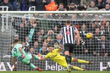 Aleksandar Mitrovi #9 of Fulham scores a penalty but touches it twice so a goal kick is given during the Premier League match Newcastle United vs Fulham at St. James's Park, Newcastle, United Kingdom, 15th January 2023