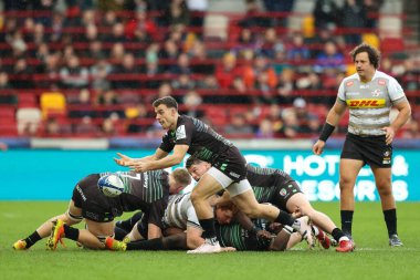 Ben White of London Irish passes the ball during the European Champions Cup match London Irish vs Stormers at the Gtech Community Stadium, Brentford, United Kingdom, 15th January 202