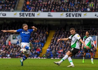 Plymouth Argyle defender Macaulay Gillesphey  (3) crosses the ball   during the Sky Bet League 1 match Ipswich Town vs Plymouth Argyle at Portman Road, Ipswich, United Kingdom, 14th January 202