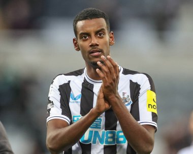 Alexander Isak #14 of Newcastle United applauds the home fans after the Premier League match Newcastle United vs Fulham at St. James's Park, Newcastle, United Kingdom, 15th January 202