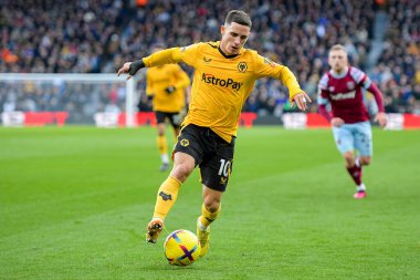 Daniel Podence #10 of Wolverhampton Wanderers with the ball during the Premier League match Wolverhampton Wanderers vs West Ham United at Molineux, Wolverhampton, United Kingdom, 14th January 202