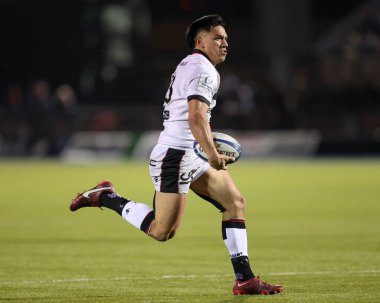 Josia Maraku of Lyon Rugby runs in to score a try during the European Champions Cup match Saracens vs Lyon at StoneX Stadium, London, United Kingdom, 14th January 202