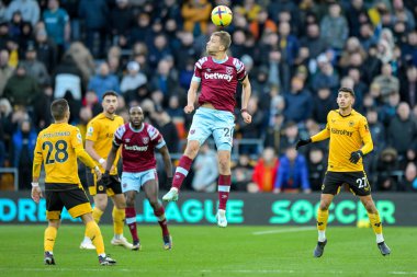 Tomas Soucek #28 of West Ham United headers the ball during the Premier League match Wolverhampton Wanderers vs West Ham United at Molineux, Wolverhampton, United Kingdom, 14th January 202