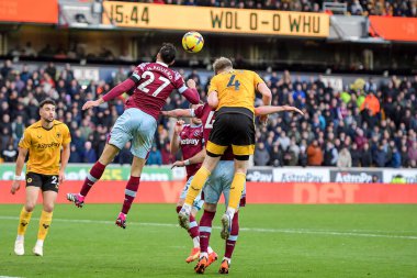Nayef Aguerd #27 of West Ham United wins a header in front of Nathan Collins #4 of Wolverhampton Wanderers during the Premier League match Wolverhampton Wanderers vs West Ham United at Molineux, Wolverhampton, United Kingdom, 14th January 202