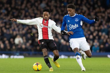 Kyle Walker-Peters #2 of Southampton and Demarai Gray #11 of Everton challenge for the ball during the Premier League match Everton vs Southampton at Goodison Park, Liverpool, United Kingdom, 14th January 202