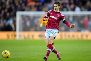 Nayef Aguerd #27 of West Ham United passes the ball during the Premier League match Wolverhampton Wanderers vs West Ham United at Molineux, Wolverhampton, United Kingdom, 14th January 202