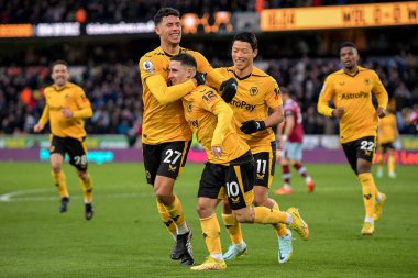 Daniel Podence #10 of Wolverhampton Wanderers celebrates his goal with Matheus Nunes #27 of Wolverhampton Wanderers Hwang Hee-Chan #11 of Wolverhampton Wanderers during the Premier League match Wolverhampton Wanderers vs West Ham United at Molineux, 