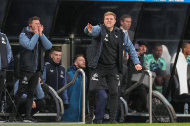 Eddie Howe manager of Newcastle United gives his players instructions during the Premier League match Newcastle United vs Fulham at St. James's Park, Newcastle, United Kingdom, 15th January 202