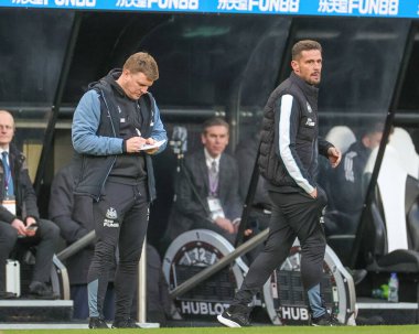 Eddie Howe manager of Newcastle United makes notes during the Premier League match Newcastle United vs Fulham at St. James's Park, Newcastle, United Kingdom, 15th January 202